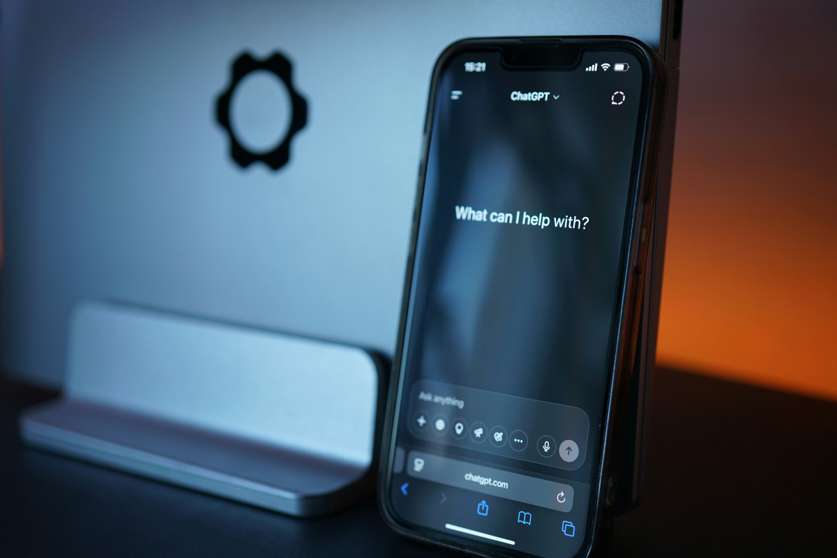 Apple cria equipe para desenvolver rival do ChatGPT