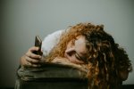 Como aliviar dor de cabeça causada pelo uso do celular